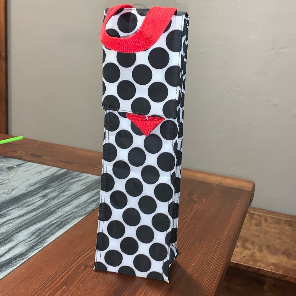Like new! Thirty one insulated wine bottle carrier
